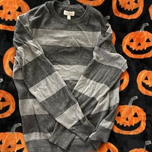 Men’s grey striped top size small perfect for fall and Halloween